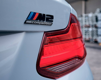 BMW M2 コンペティションのエンブレムをBMW M４コンペティションへ貼れるのか？