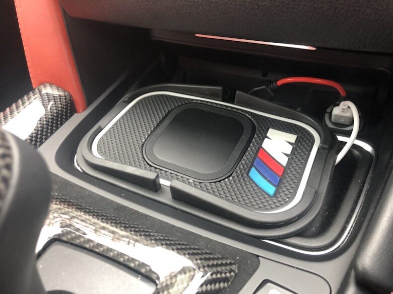 BMW M4でスマホをワイヤレス充電してたらスマホが熱くなるので改善してみた