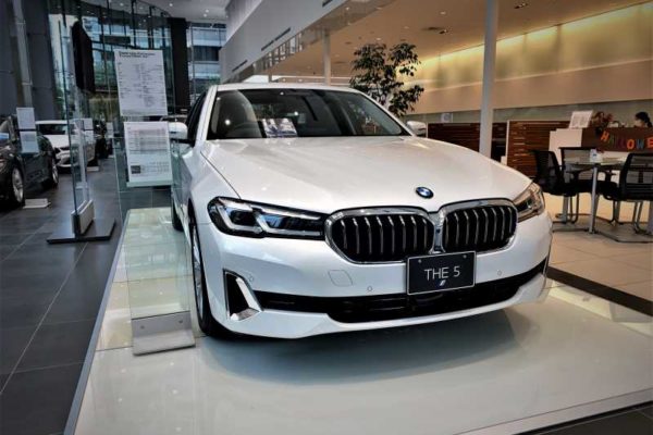 BMWとオープンカー、２台持ちは大変でした/GOCCHI | BMW 5シリーズセダン G30 LCIモデルの展示車がラグジュアリーだった