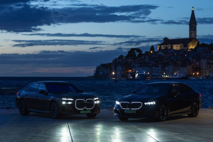 なぜ、BMWは光るキドニーグリル、アイコニックキドニーグリル　