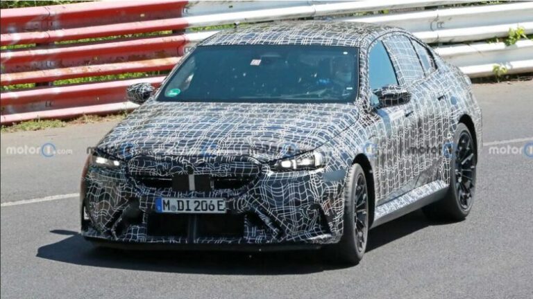2024年発売予定 新型BMW M5セダン G90の重量は約2.4t