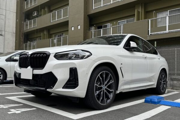 BMW X4 G02とタクシーの事故の過失割合と修理代金