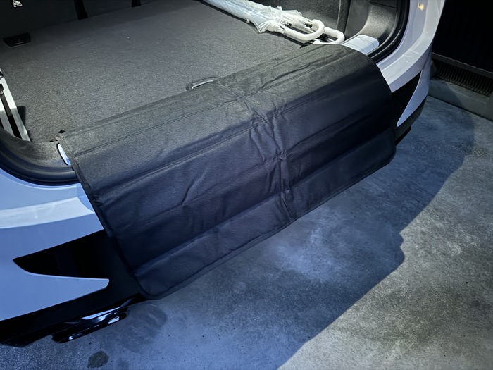BMW X4 G02のバンパーを保護する非純正リアバンパーカバーを購入