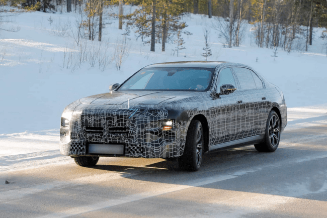 BMW 7シリーズ 2027 LCI｜ワンピースヘッドライト＆新キドニーグリルが進化