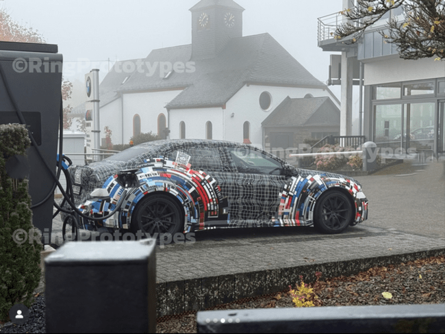充電テスト中のEV版BMW M3 ZA0のスクープ写真が公開：充電時間は何分か？
