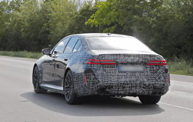 BMW M5 G90 LCI テスト車両 PHEV車の可能性