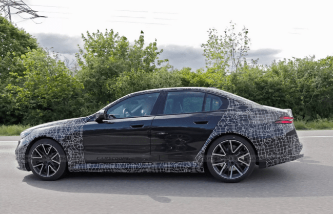 BMW M5 G90 LCI テスト車両 PHEV車の可能性