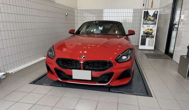 ディーラー施設内での事故：Z4 G29のリアバンパー交換・右リアフェンダー板金