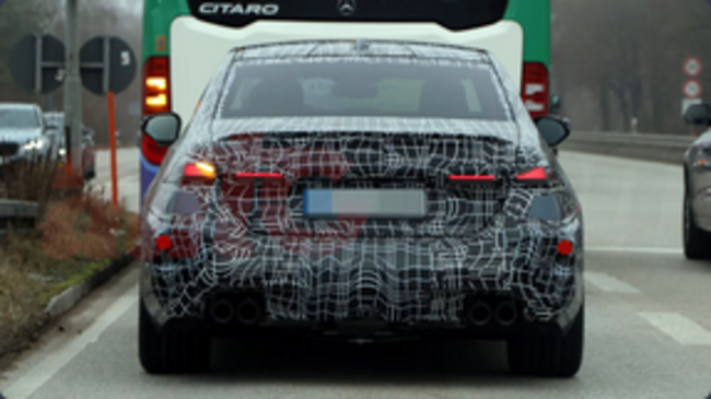 BMW M5 G90 開発車両 E34 M5 風のデザインか?