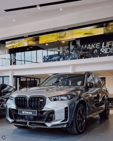 スカイスクレイパーグレーの設定があるBMWを調べる-X5 G05