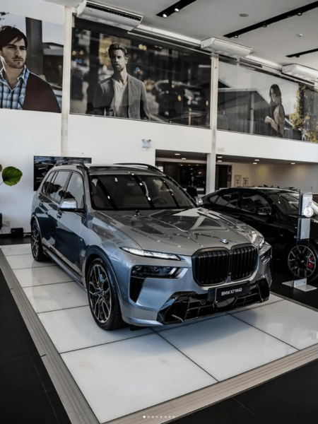 スカイスクレイパーグレーの設定があるBMWを調べる-X7 G07