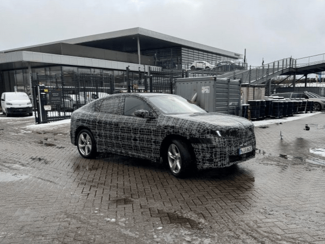 BMW iX4 NA7とBMW iX3NA5のデザイン比較、違い