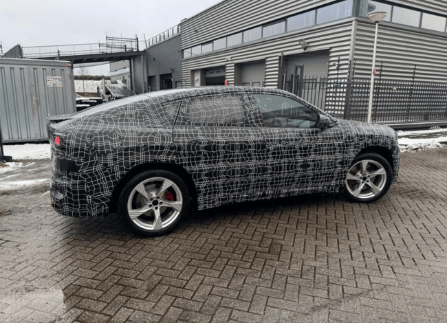 BMW iX4 NA7とBMW iX3NA5のデザイン比較、違い