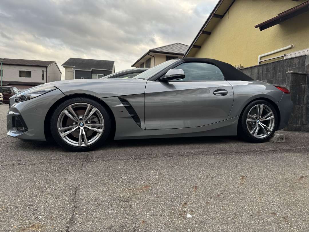 中古のZ4と新車のZ4に3Dデザイン製のローダウンスプリングを取り付け