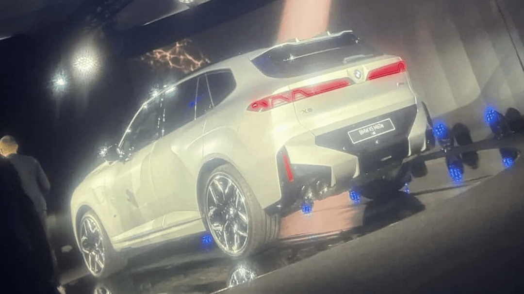 新型BMW X5 G65には上下分割式テールゲート が廃止される?