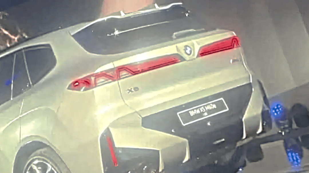 新型BMW X5 G65には上下分割式テールゲート が廃止される?