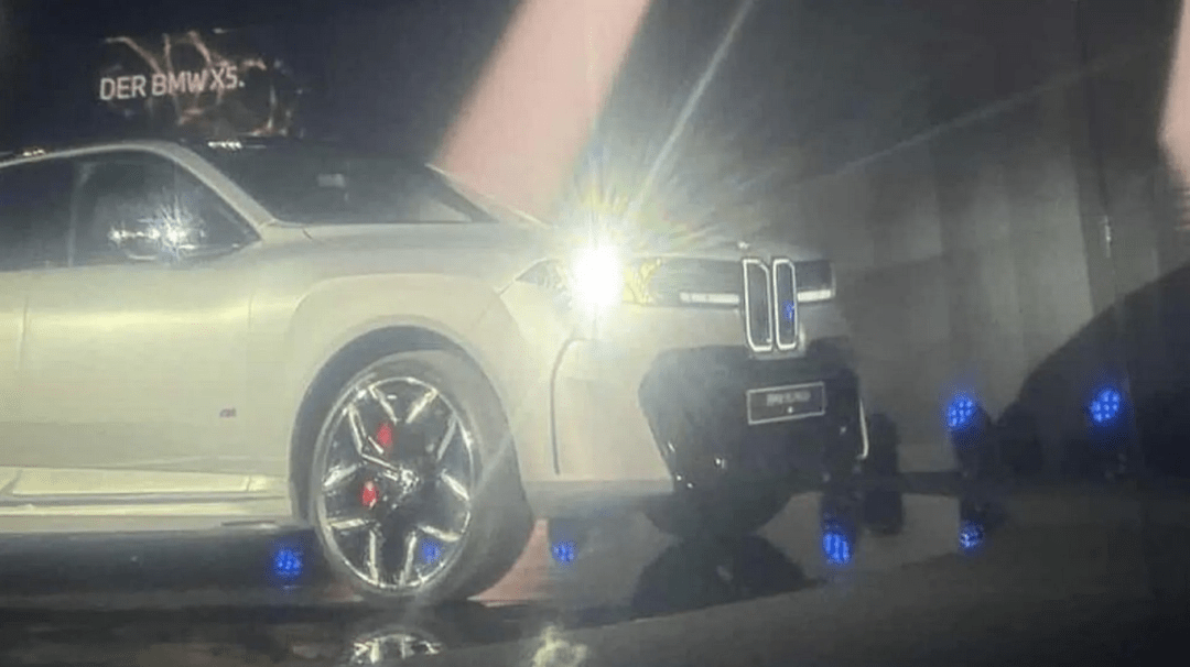 新型BMW X5 G65には上下分割式テールゲート が廃止される?