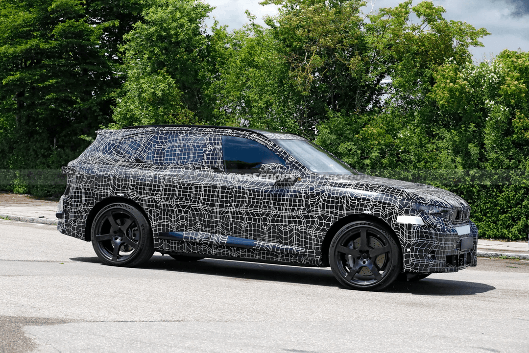 BMW iX5 M G95 初めてのスクープ。EVの本格的Mモデル。