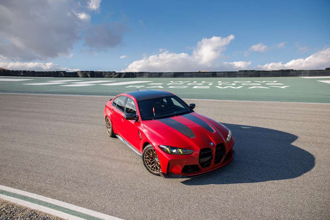 イモラレッドのBMW M3 CS Handschalter