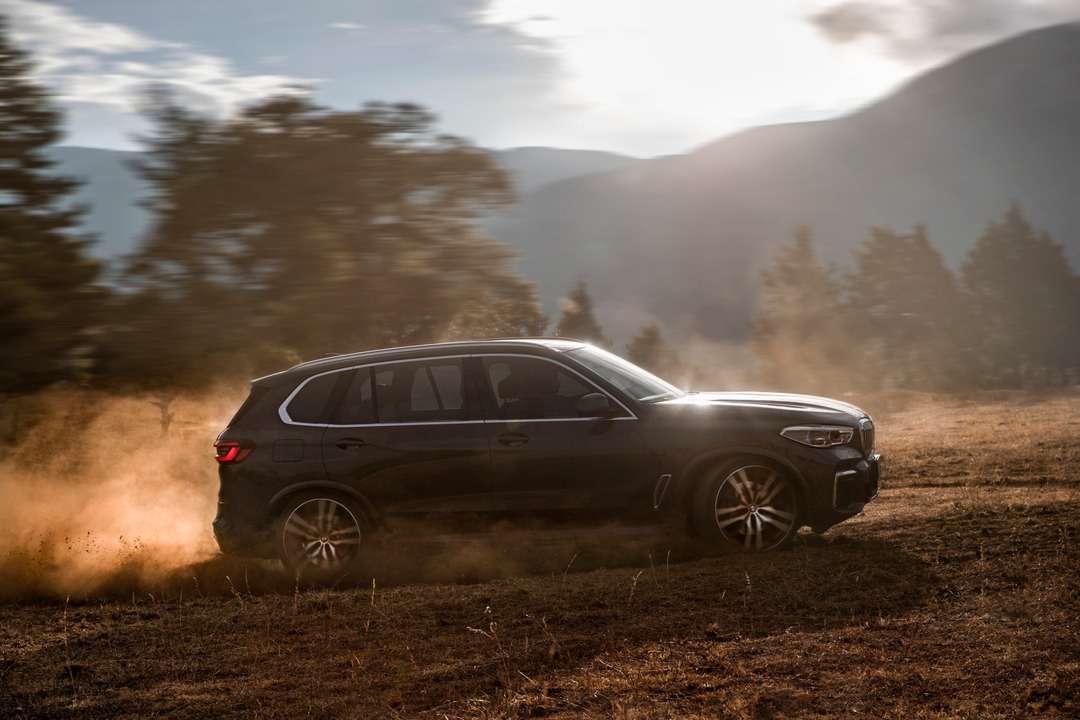 BMW X5 G65は一般的なユーザーが使用する範囲以上のオフロード性能を有していると判断している