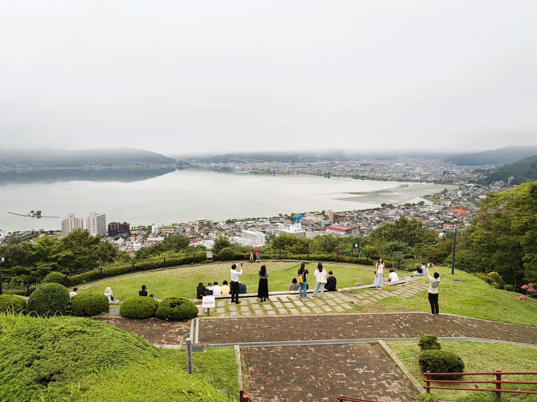 立石公園から諏訪湖を眺める景色