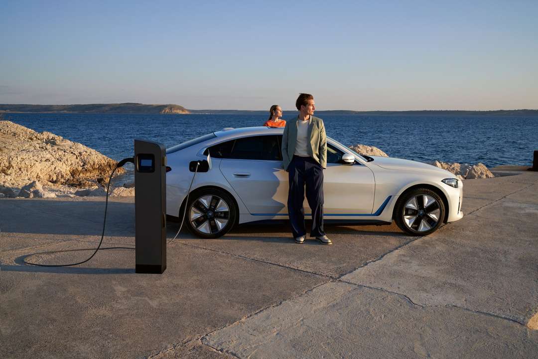 中古EVバッテリー劣化|BMW i4は15万km後も93.6%