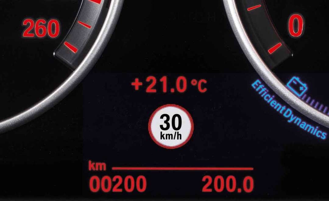 BMW SLIとダチアADASはなぜOFFにされる?運転支援の課題